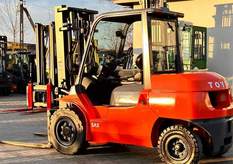Toyota 42-4FD40 / DIESEL / 4500KG / DUPLEX / FORKS 1400MM / WELL-MAINTAINED - Dízel targonca: 5 kép. Toyota 42-4FD40 / DIESEL / 4500KG / DUPLEX / FORKS 1400MM / WELL-MAINTAINED - Dízel targonca: 5 kép.