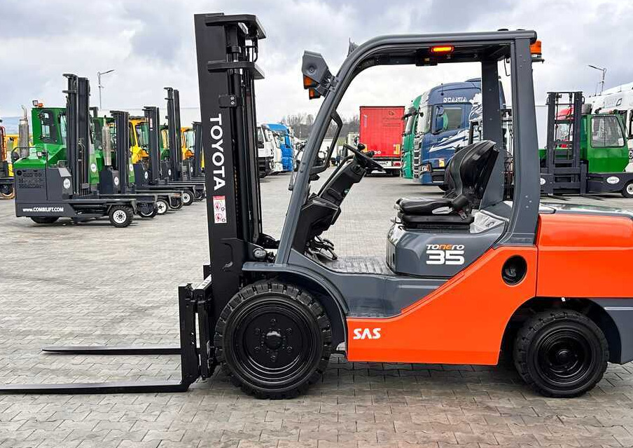 Toyota 52-8FDJF35 / DIESEL / 2016 / ONLY 2,096 HOURS / DUPLEX MAST / LIKE NEW - Dízel targonca: 3 kép. Toyota 52-8FDJF35 / DIESEL / 2016 / ONLY 2,096 HOURS / DUPLEX MAST / LIKE NEW - Dízel targonca: 3 kép.