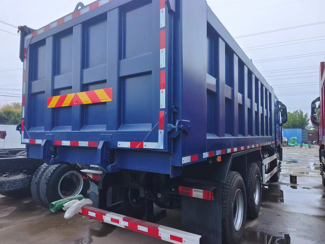 Auman Auman 6*4 dump truck - Billenőplatós teherautó: 4 kép. Auman Auman 6*4 dump truck - Billenőplatós teherautó: 4 kép.