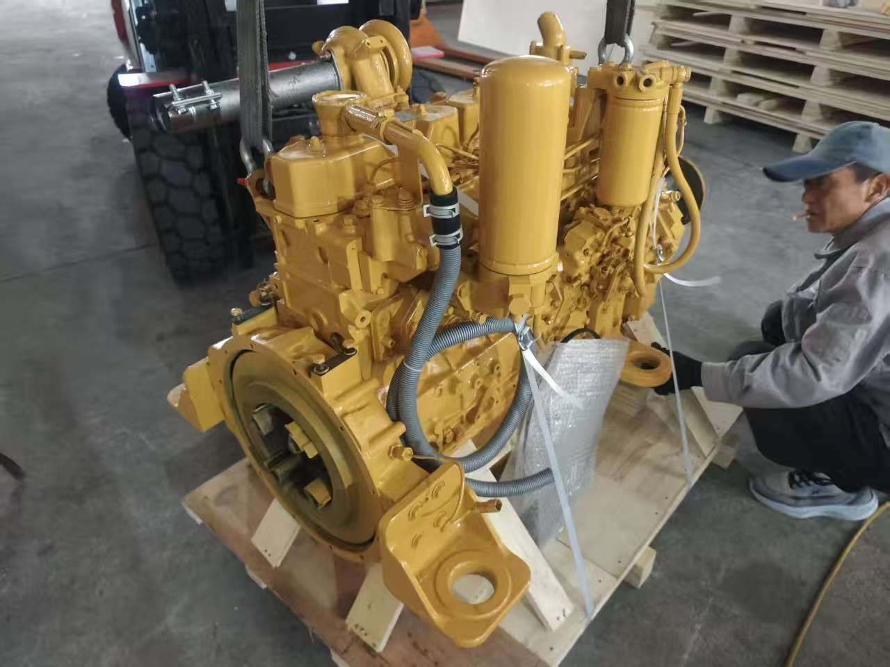 CAT 3066 - Motor - Kotrógép: 2 kép. CAT 3066 - Motor - Kotrógép: 2 kép.