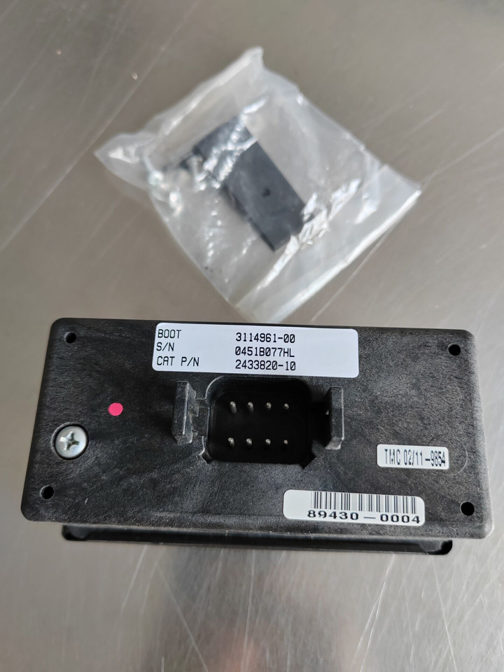 CATERPILLAR 243-3820 - ECU - Kotrógép: 2 kép. CATERPILLAR 243-3820 - ECU - Kotrógép: 2 kép.