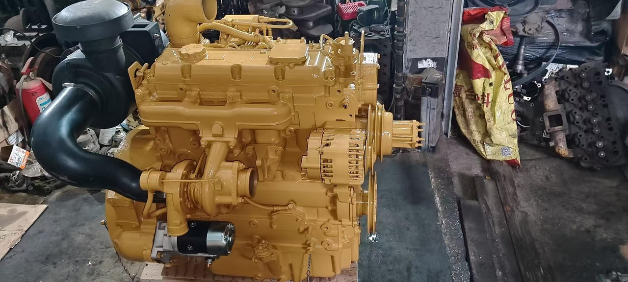 CATERPILLAR 3054 - Motor - Kotrógép: 3 kép. CATERPILLAR 3054 - Motor - Kotrógép: 3 kép.