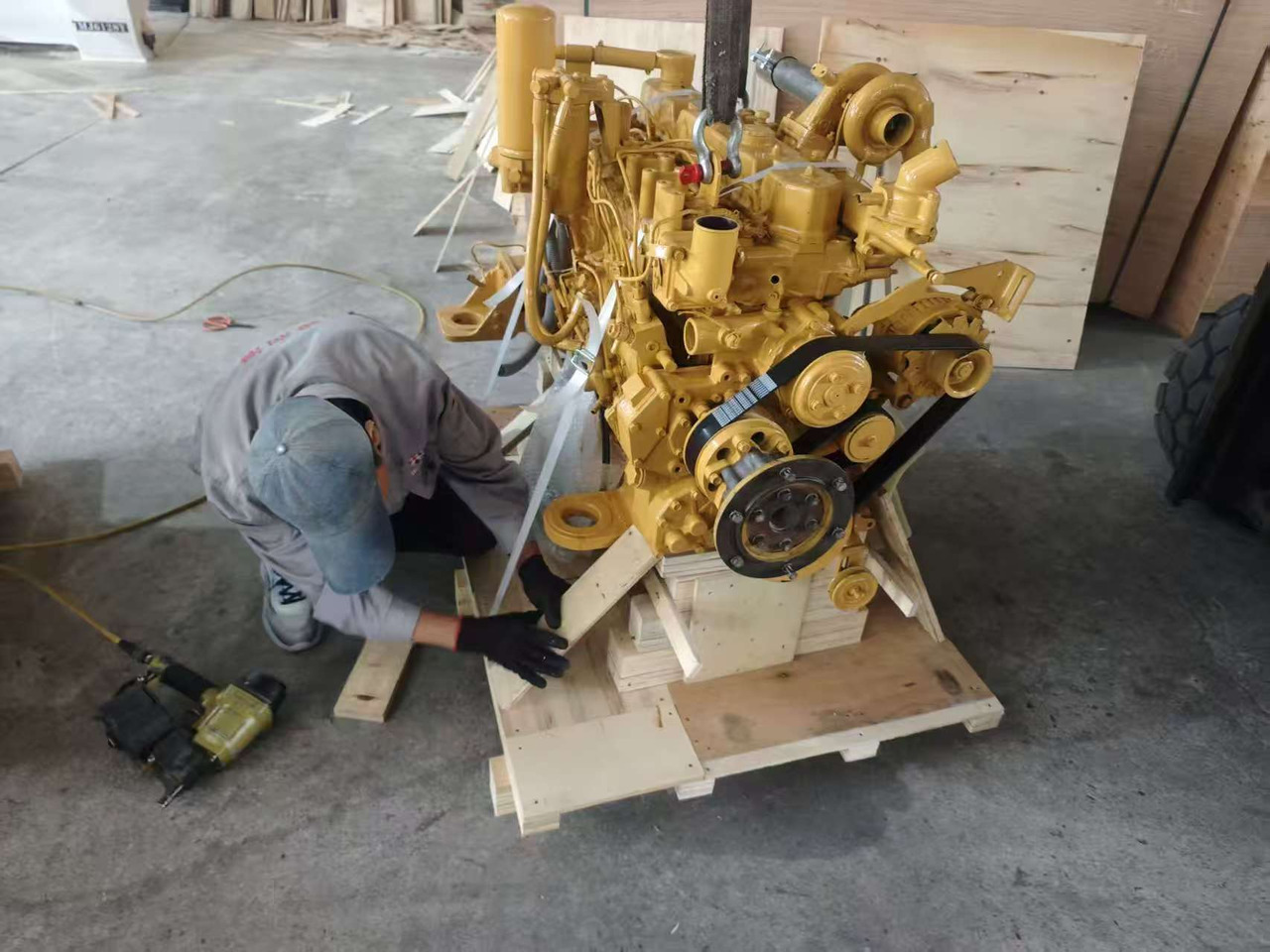 CATERPILLAR 3066 - Motor - Kotrógép: 2 kép. CATERPILLAR 3066 - Motor - Kotrógép: 2 kép.