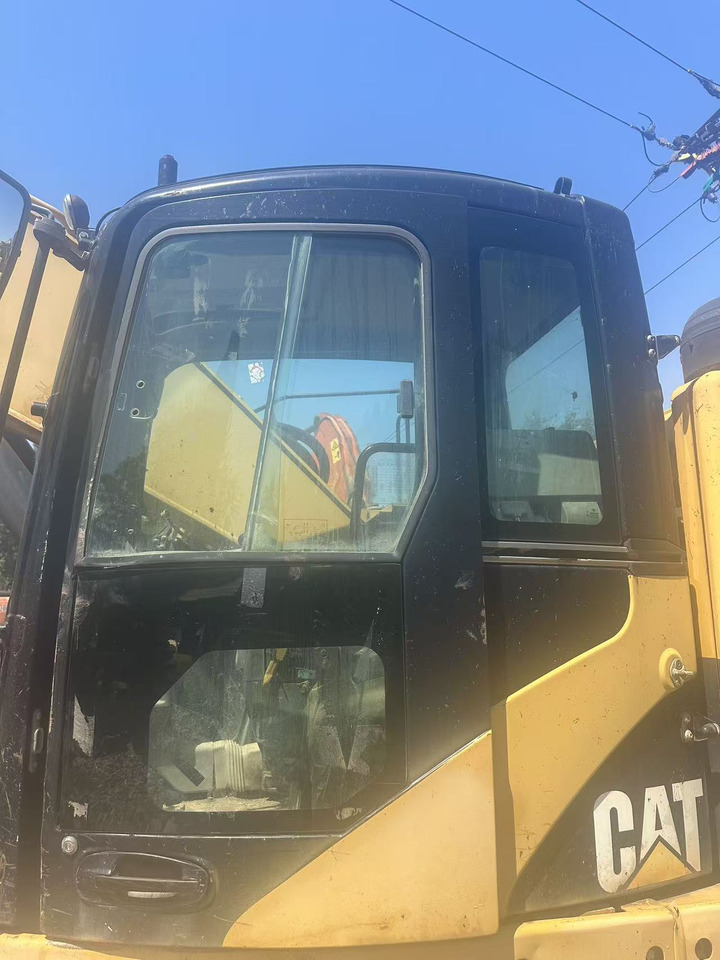 CATERPILLAR 314C - Fülke - Kotrógép: 3 kép. CATERPILLAR 314C - Fülke - Kotrógép: 3 kép.