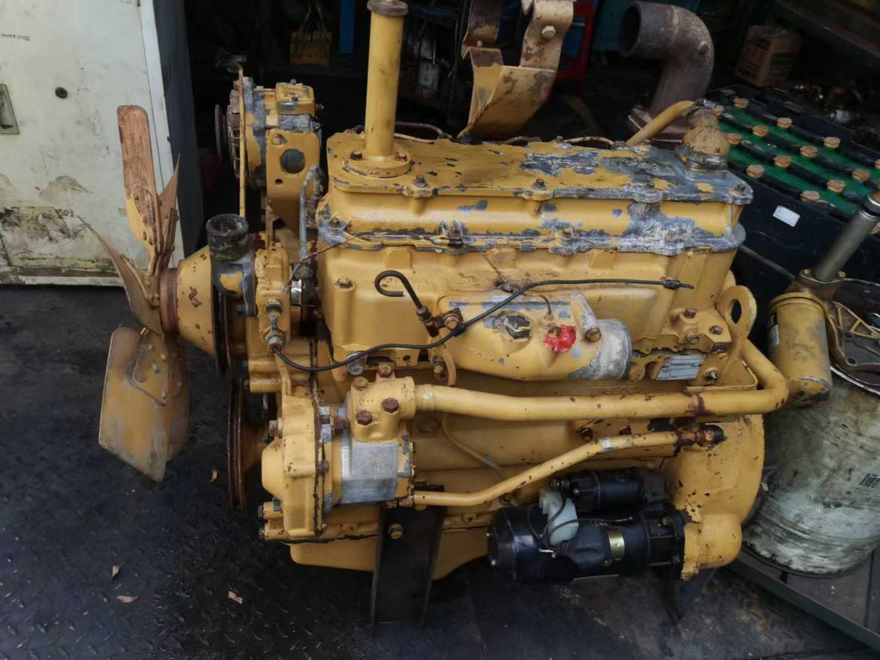 CATERPILLAR 3204C - Motor - Buldózer: 1 kép. CATERPILLAR 3204C - Motor - Buldózer: 1 kép.