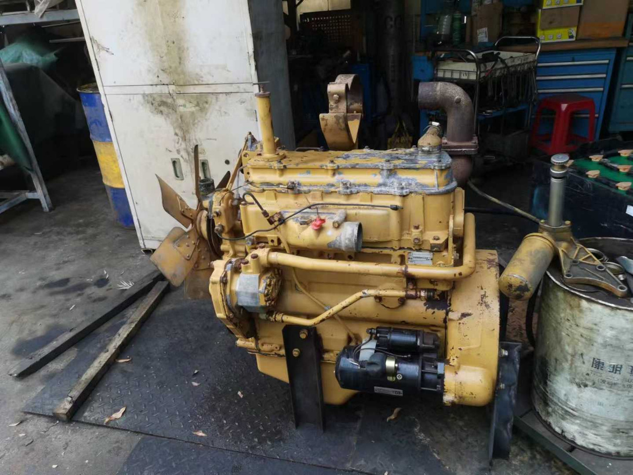 CATERPILLAR 3204C - Motor - Buldózer: 2 kép. CATERPILLAR 3204C - Motor - Buldózer: 2 kép.