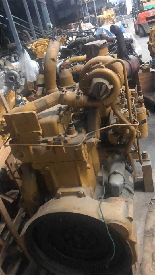 CATERPILLAR 3304DL - Motor - Kotrógép: 3 kép. CATERPILLAR 3304DL - Motor - Kotrógép: 3 kép.