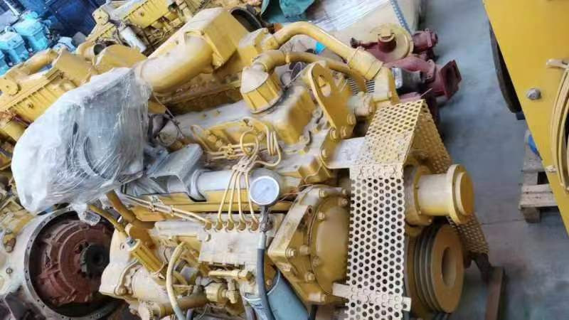 CATERPILLAR 3406 - Motor - Kotrógép: 2 kép. CATERPILLAR 3406 - Motor - Kotrógép: 2 kép.