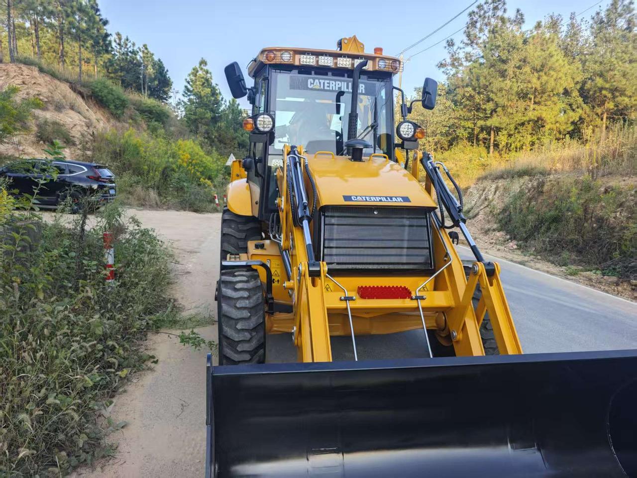 CATERPILLAR 420F - Kotrórakodó: 2 kép. CATERPILLAR 420F - Kotrórakodó: 2 kép.