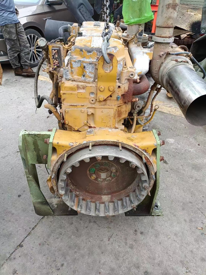 CATERPILLAR C12 - Motor - Kotrógép: 3 kép. CATERPILLAR C12 - Motor - Kotrógép: 3 kép.