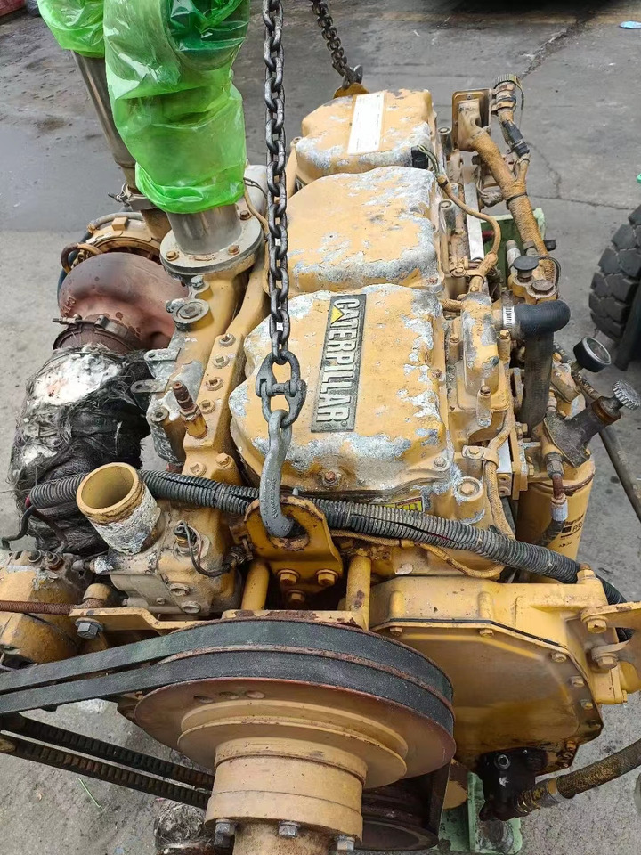 CATERPILLAR C12 - Motor - Kotrógép: 2 kép. CATERPILLAR C12 - Motor - Kotrógép: 2 kép.