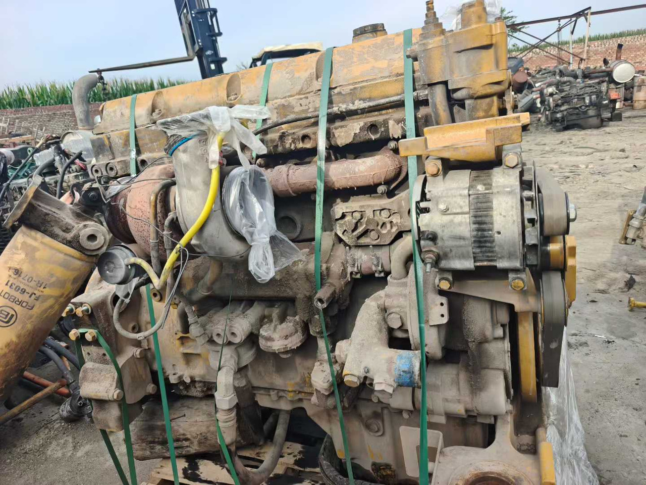 CATERPILLAR C13 - Motor - Kotrógép: 5 kép. CATERPILLAR C13 - Motor - Kotrógép: 5 kép.