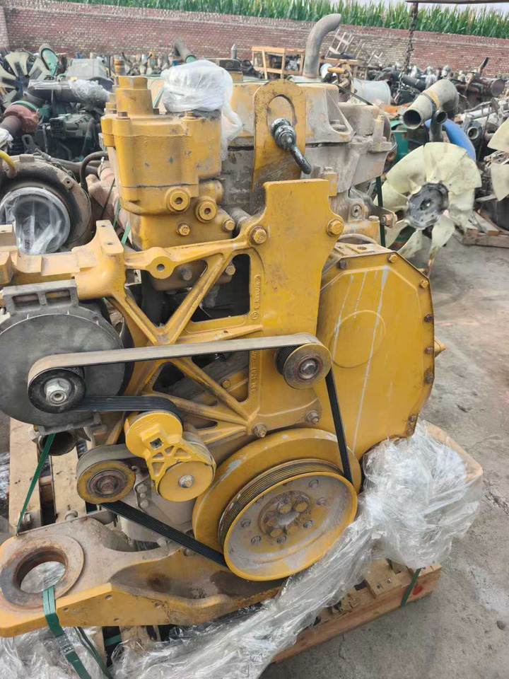 CATERPILLAR C13 - Motor - Kotrógép: 3 kép. CATERPILLAR C13 - Motor - Kotrógép: 3 kép.