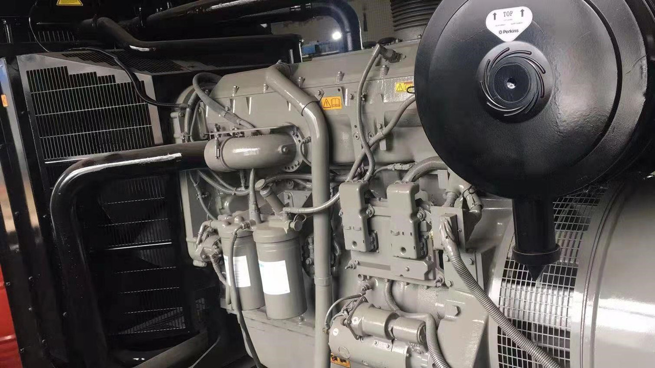 CATERPILLAR C18 - Motor - Kotrógép: 1 kép. CATERPILLAR C18 - Motor - Kotrógép: 1 kép.