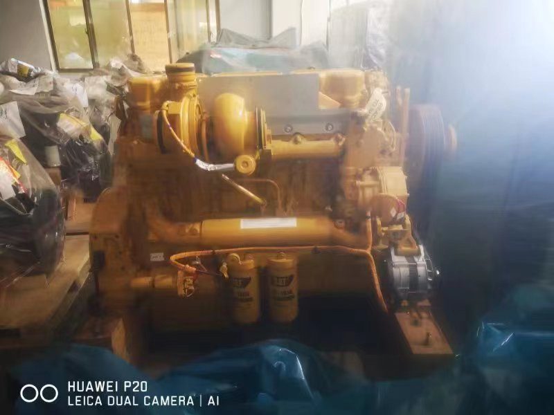 CATERPILLAR C18 - Motor - Építőipari gépek: 1 kép. CATERPILLAR C18 - Motor - Építőipari gépek: 1 kép.