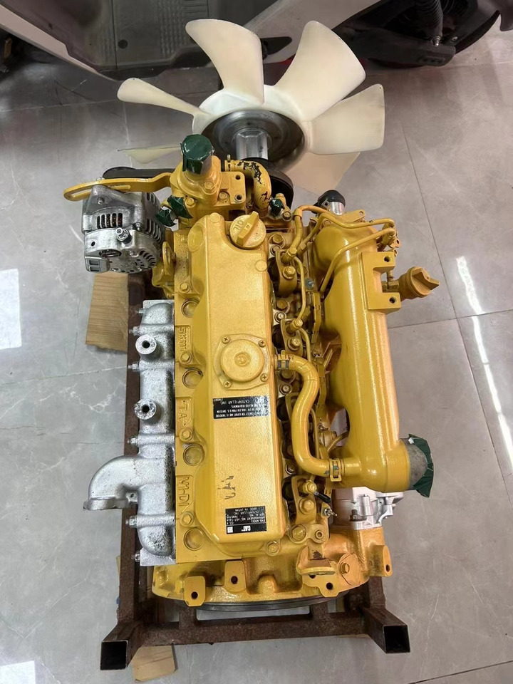 CATERPILLAR C2.4 - Motor - Lánctalpas kotró: 2 kép. CATERPILLAR C2.4 - Motor - Lánctalpas kotró: 2 kép.