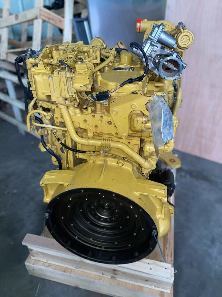 CATERPILLAR C4.4 - Motor - Kotrógép: 5 kép. CATERPILLAR C4.4 - Motor - Kotrógép: 5 kép.