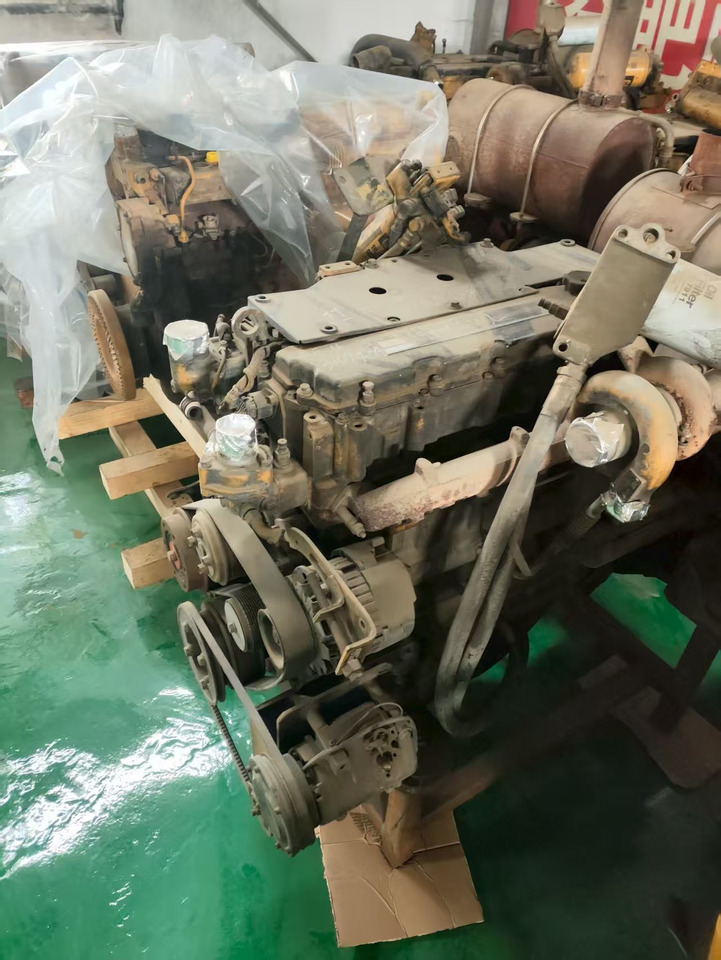 CATERPILLAR C6.4 - Motor - Kotrógép: 3 kép. CATERPILLAR C6.4 - Motor - Kotrógép: 3 kép.