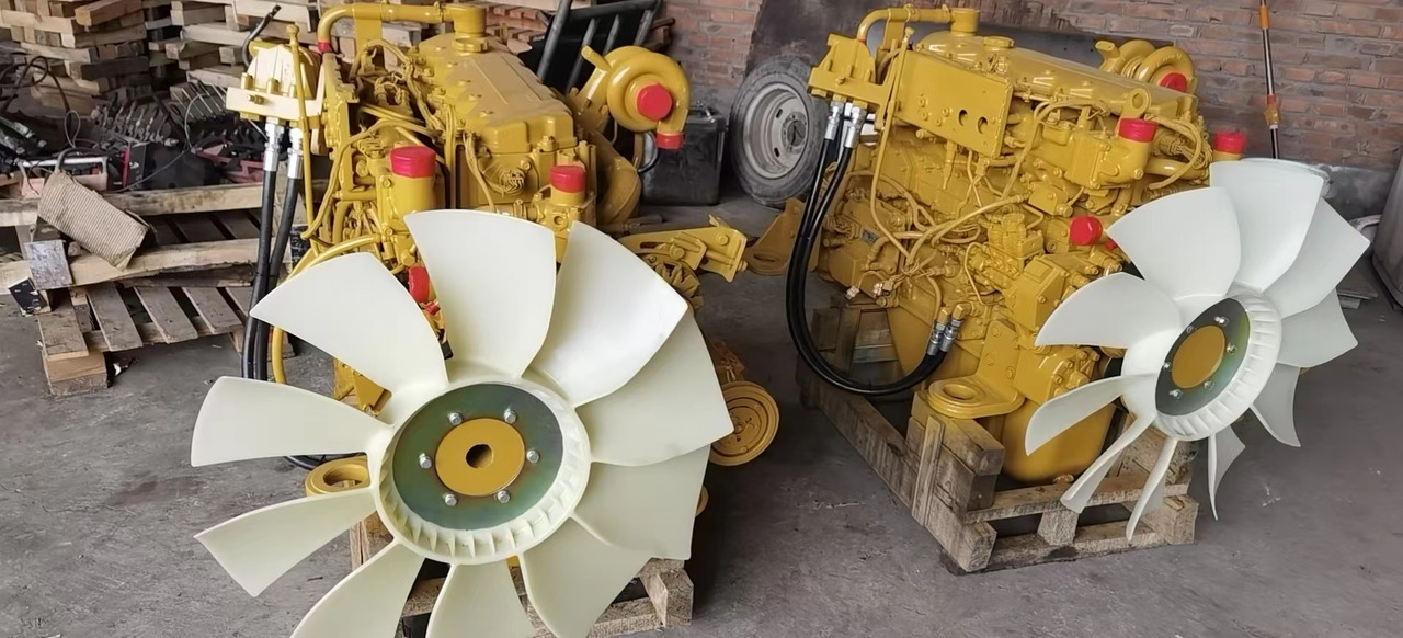 CATERPILLAR C6.4 - Motor - Kotrógép: 1 kép. CATERPILLAR C6.4 - Motor - Kotrógép: 1 kép.