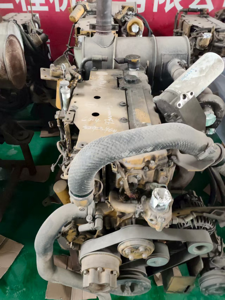 CATERPILLAR C6.4 - Motor - Kotrógép: 4 kép. CATERPILLAR C6.4 - Motor - Kotrógép: 4 kép.
