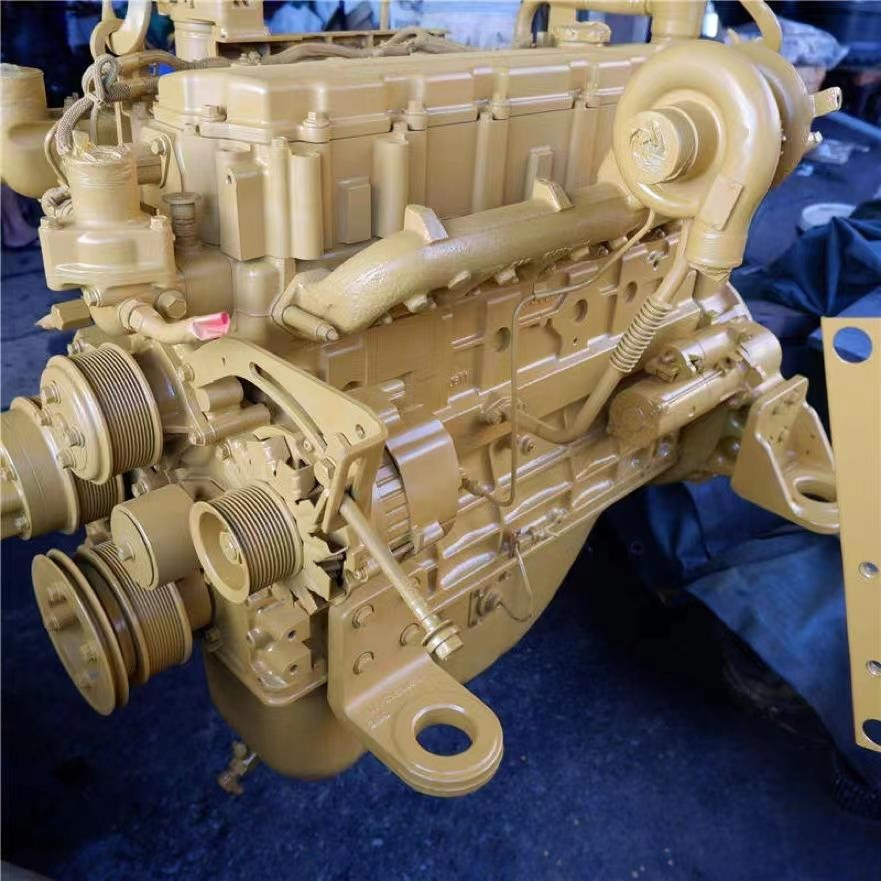 CATERPILLAR C6.4 - Motor - Kotrógép: 2 kép. CATERPILLAR C6.4 - Motor - Kotrógép: 2 kép.