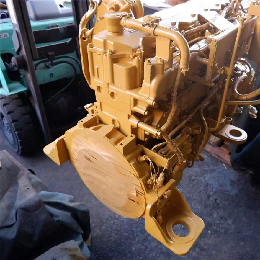CATERPILLAR C6.4 - Motor - Kotrógép: 1 kép. CATERPILLAR C6.4 - Motor - Kotrógép: 1 kép.