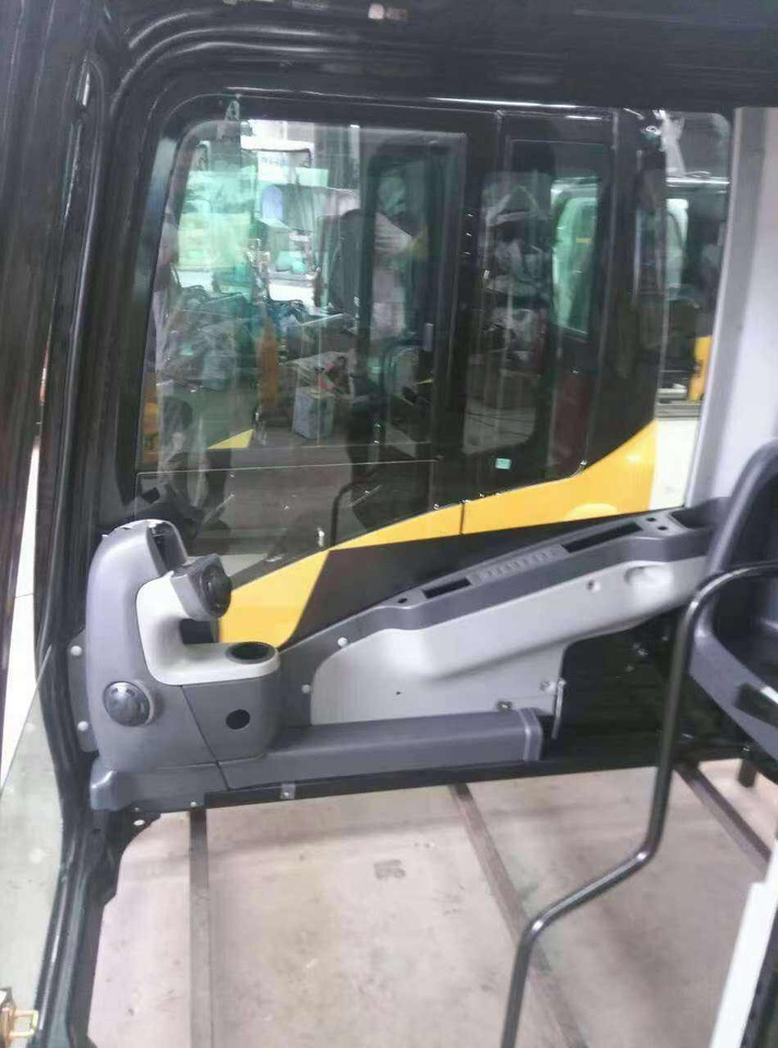 CATERPILLAR E318C E315D E320C E320D - Fülke - Kotrógép: 5 kép. CATERPILLAR E318C E315D E320C E320D - Fülke - Kotrógép: 5 kép.