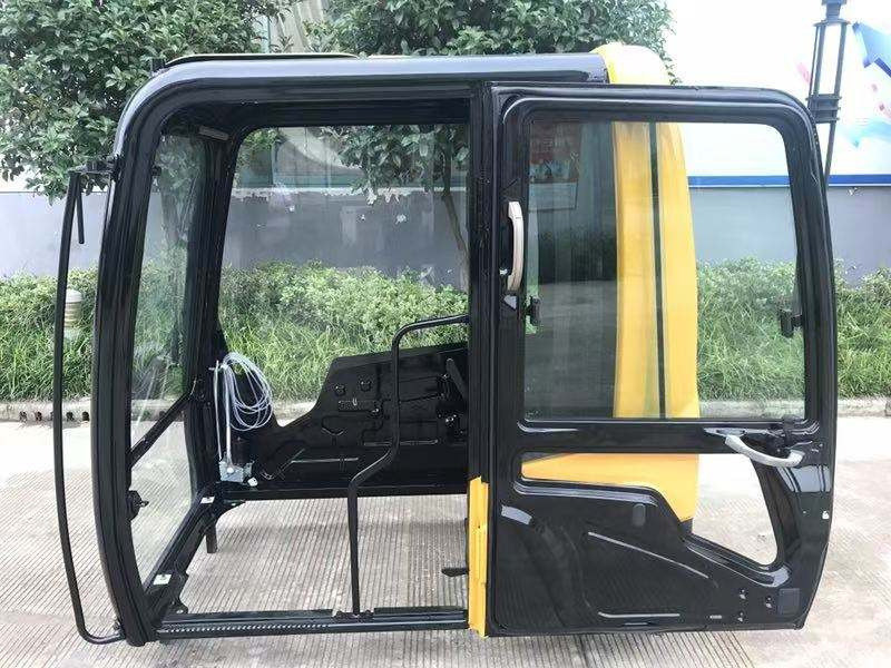 CATERPILLAR E318C E315D E320C E320D - Fülke - Kotrógép: 3 kép. CATERPILLAR E318C E315D E320C E320D - Fülke - Kotrógép: 3 kép.