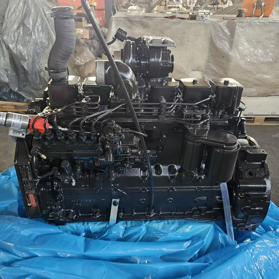 CUMMINS 6BT5.9 - Motor - Kotrógép: 2 kép. CUMMINS 6BT5.9 - Motor - Kotrógép: 2 kép.