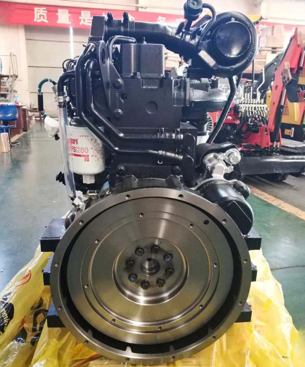 CUMMINS 6CTA8.3 - Motor - Kotrógép: 4 kép. CUMMINS 6CTA8.3 - Motor - Kotrógép: 4 kép.
