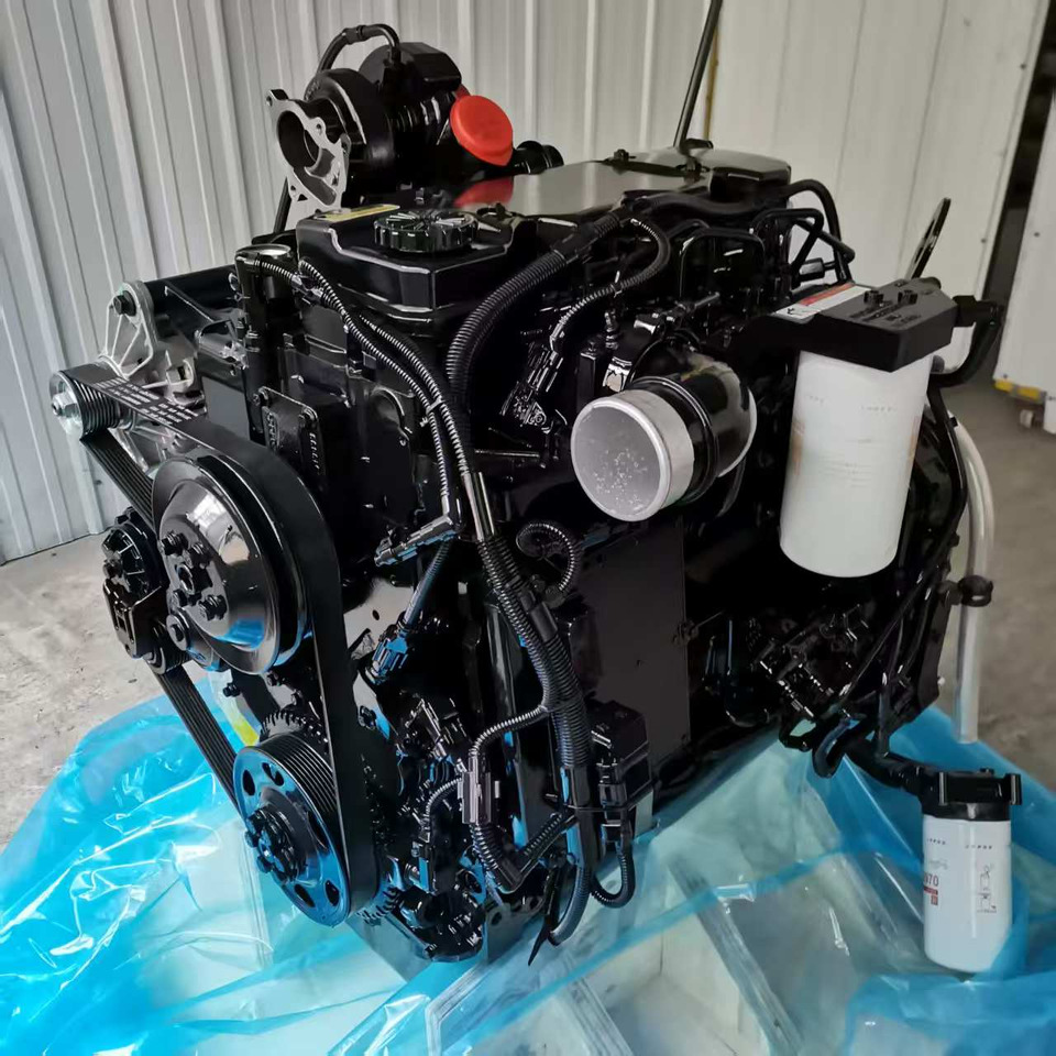 CUMMINS QSB4.5 - Motor - Kotrógép: 3 kép. CUMMINS QSB4.5 - Motor - Kotrógép: 3 kép.