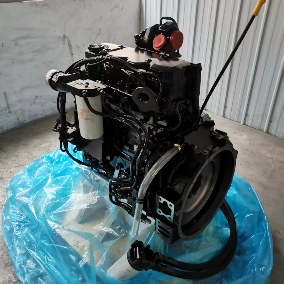 CUMMINS QSB4.5 - Motor - Kotrógép: 2 kép. CUMMINS QSB4.5 - Motor - Kotrógép: 2 kép.