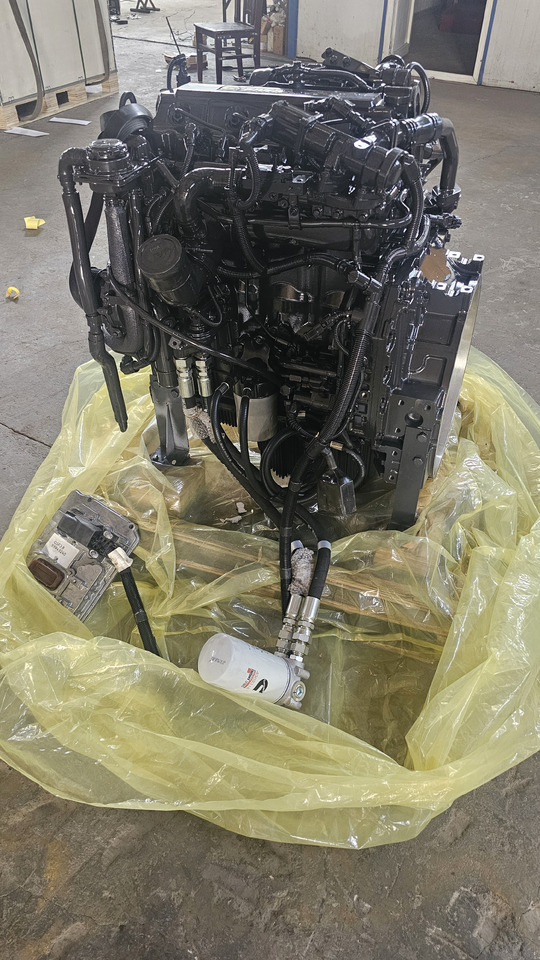 CUMMINS QSF3.8 - Motor - Kotrógép: 1 kép. CUMMINS QSF3.8 - Motor - Kotrógép: 1 kép.