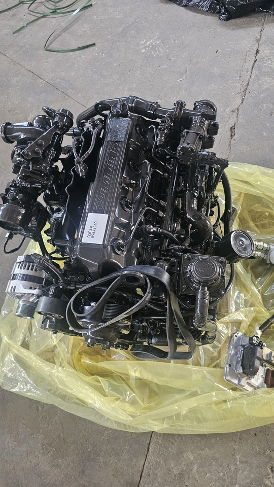 CUMMINS QSF3.8 - Motor - Kotrógép: 1 kép. CUMMINS QSF3.8 - Motor - Kotrógép: 1 kép.