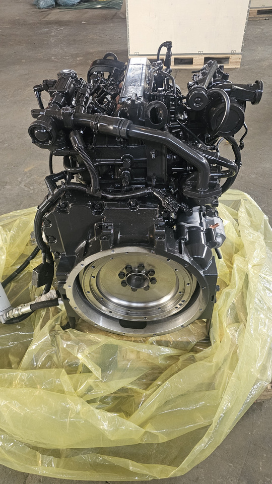 CUMMINS QSF3.8 - Motor - Kotrógép: 2 kép. CUMMINS QSF3.8 - Motor - Kotrógép: 2 kép.
