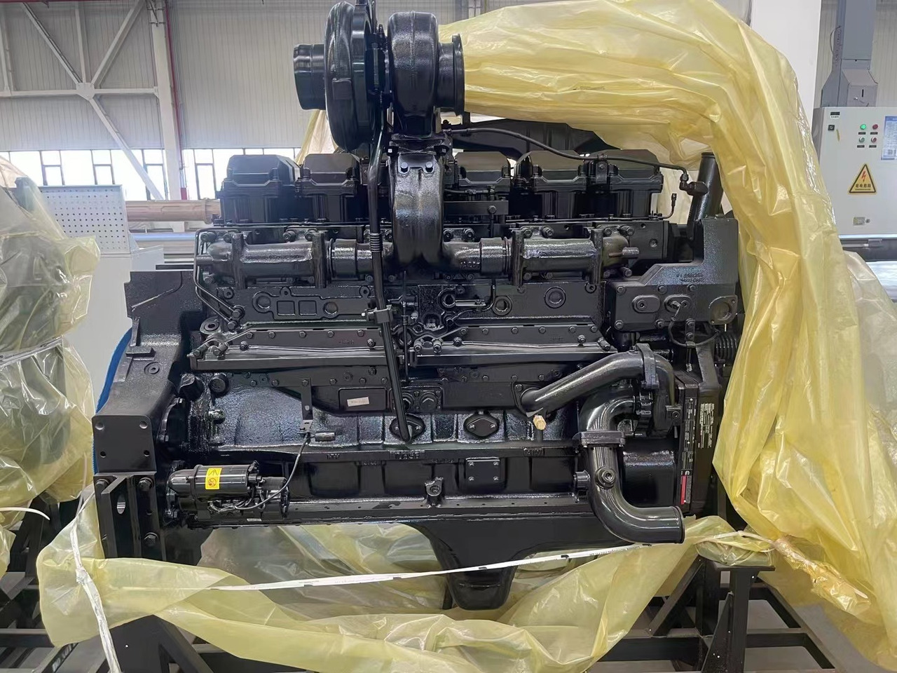 CUMMINS QSK23 - Motor - Kotrógép: 1 kép. CUMMINS QSK23 - Motor - Kotrógép: 1 kép.
