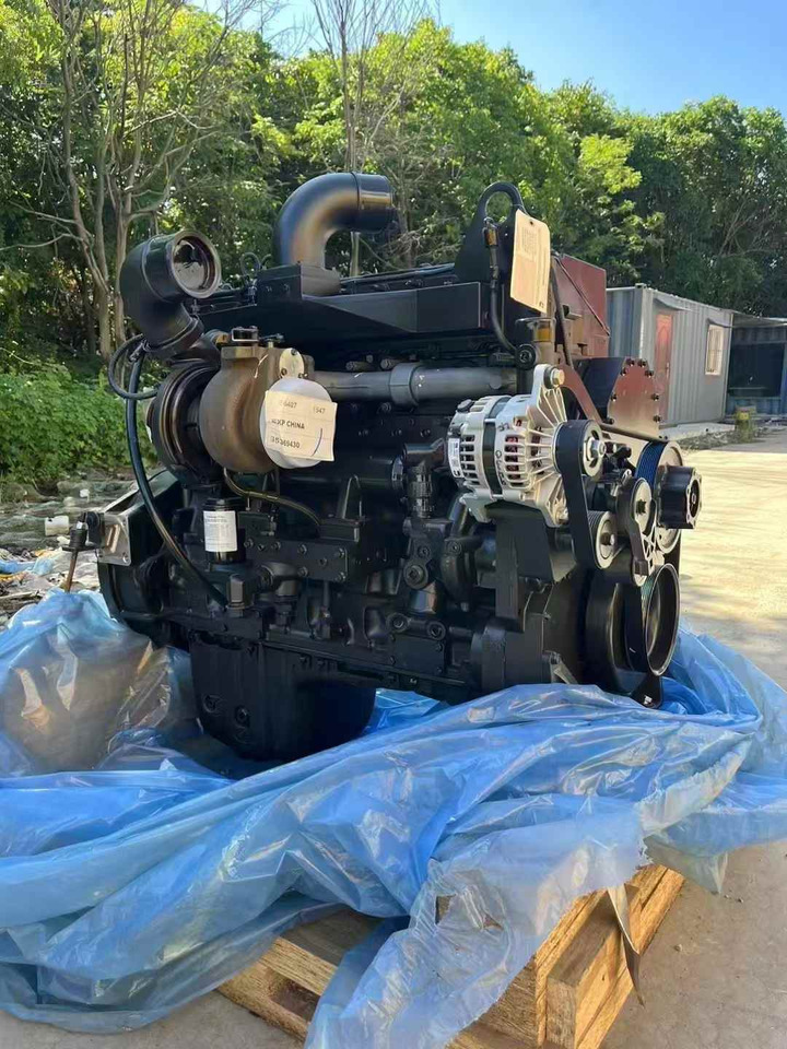 CUMMINS QSM11 - Motor - Kotrógép: 1 kép. CUMMINS QSM11 - Motor - Kotrógép: 1 kép.