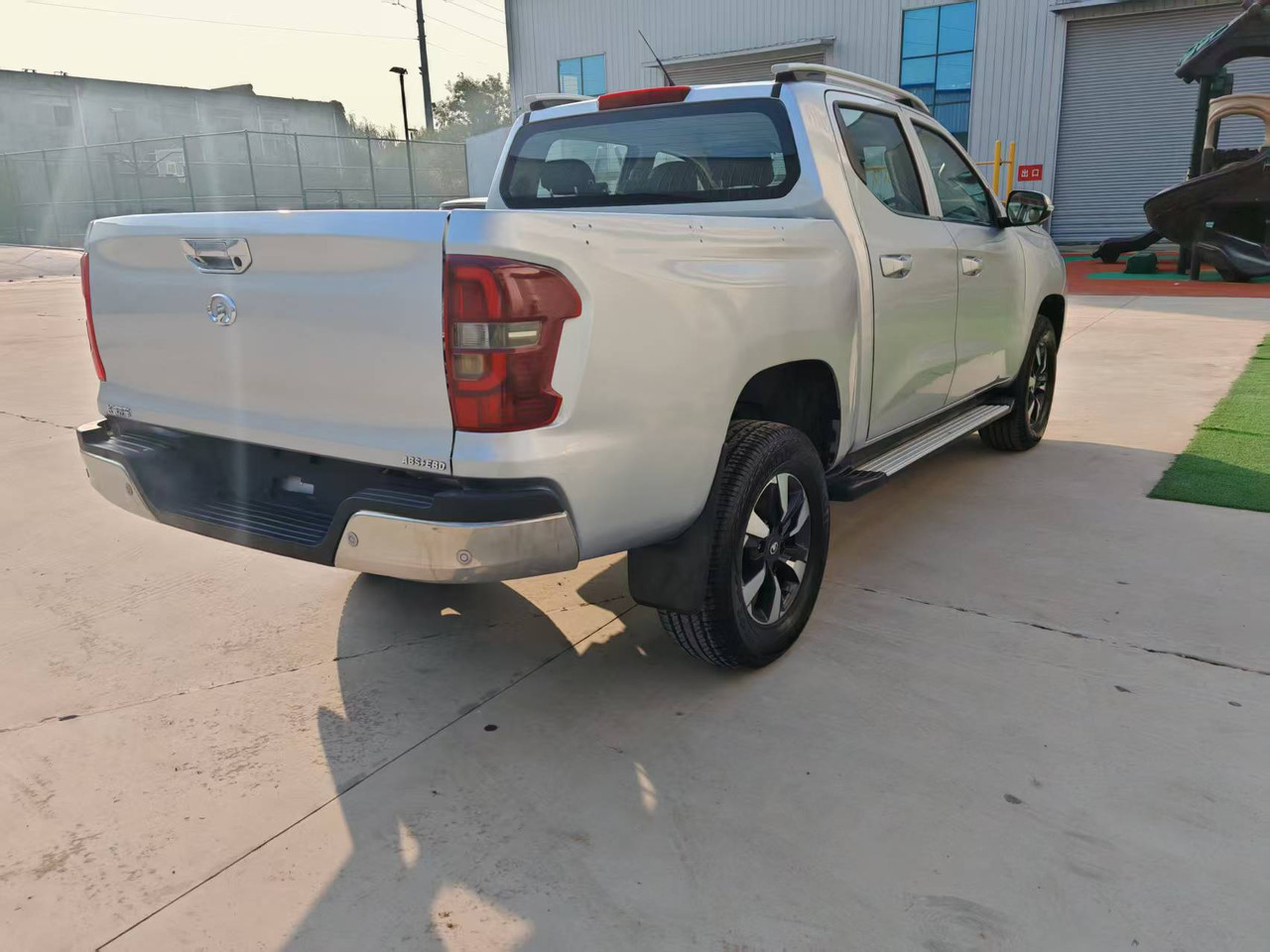 Changan - Pickup, Duplakabinos kisteherautó: 4 kép. Changan - Pickup, Duplakabinos kisteherautó: 4 kép.