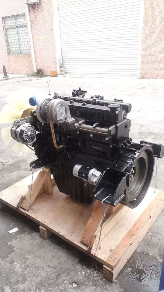 DOOSAN DB58TIS - Motor - Kotrógép: 2 kép. DOOSAN DB58TIS - Motor - Kotrógép: 2 kép.