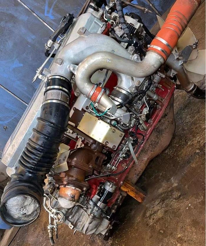 HINO E13C - Motor - Billenőplatós teherautó: 2 kép. HINO E13C - Motor - Billenőplatós teherautó: 2 kép.