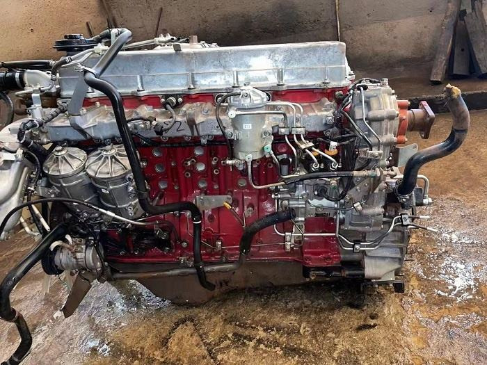 HINO E13C - Motor - Kotrógép: 4 kép. HINO E13C - Motor - Kotrógép: 4 kép.