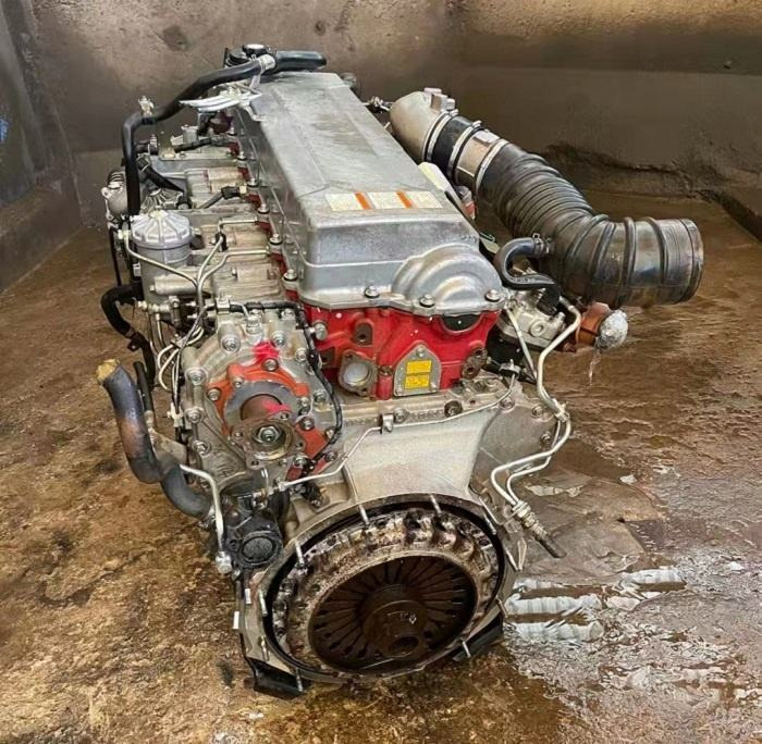 HINO E13C - Motor: 3 kép. HINO E13C - Motor: 3 kép.