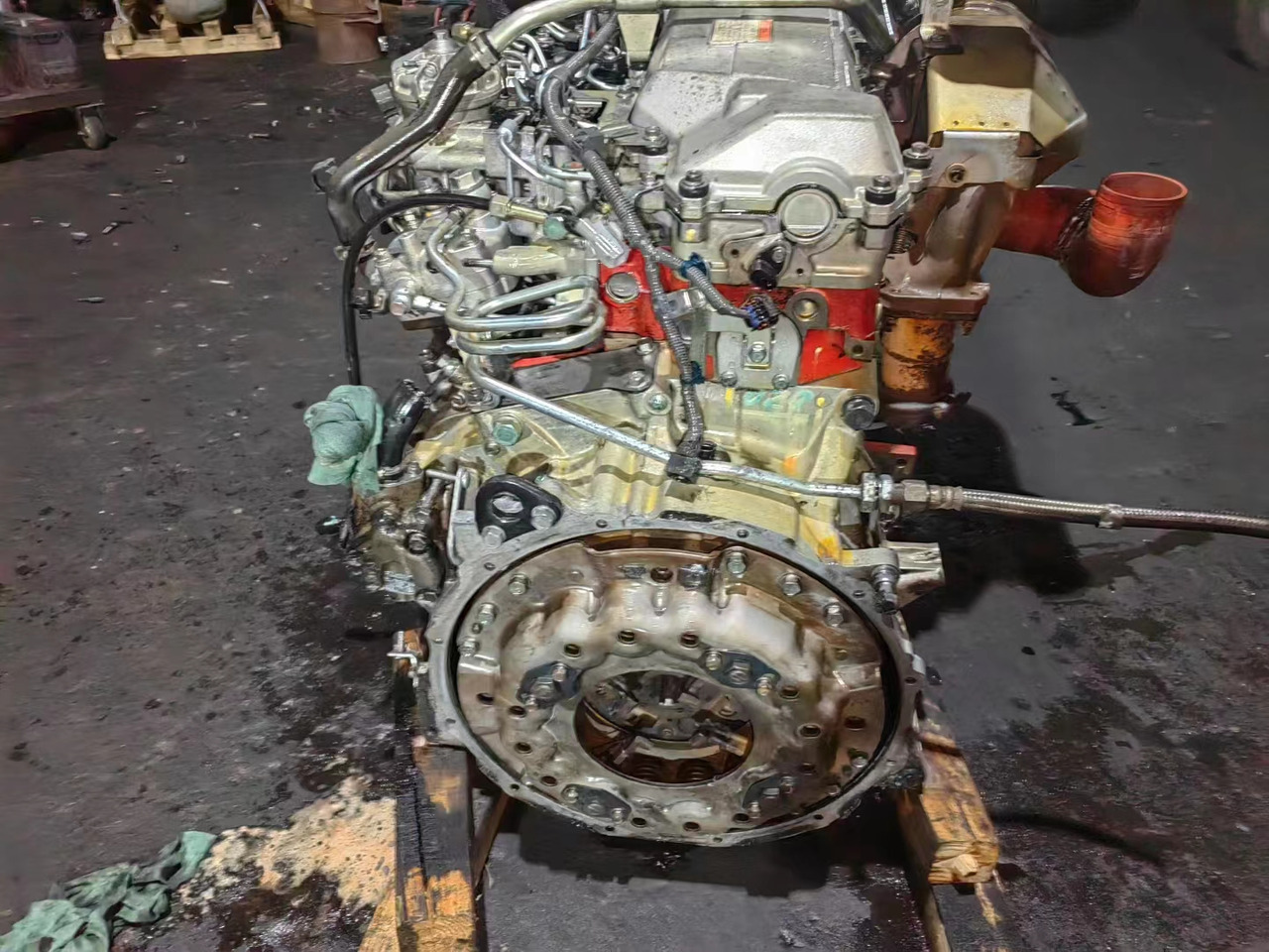 HINO J08E - Motor: 2 kép. HINO J08E - Motor: 2 kép.