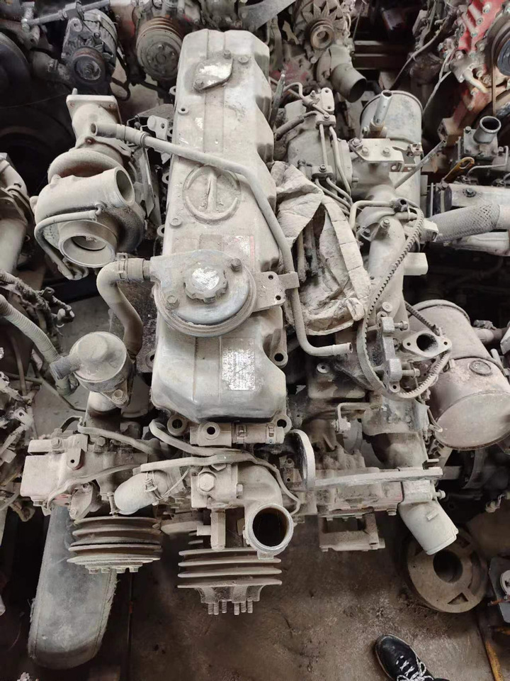 HINO p11c - Motor - Kotrógép: 5 kép. HINO p11c - Motor - Kotrógép: 5 kép.