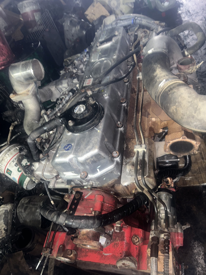 HINO p11c - Motor - Kotrógép: 2 kép. HINO p11c - Motor - Kotrógép: 2 kép.