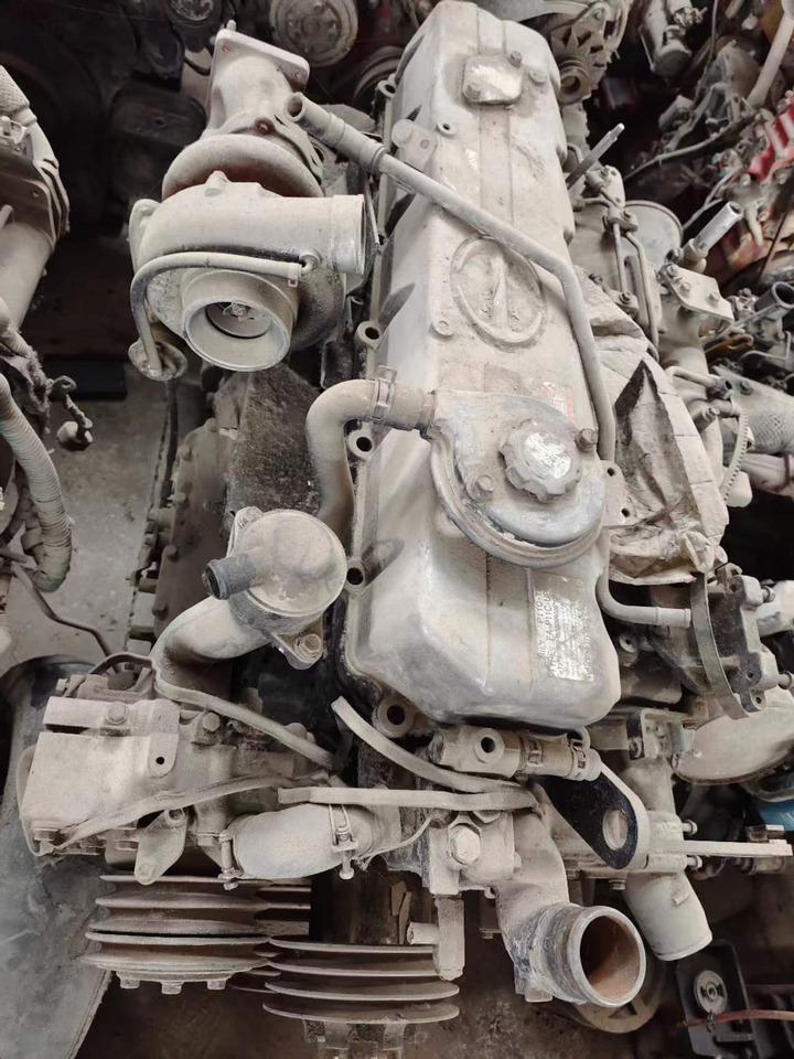 HINO p11c - Motor - Kotrógép: 2 kép. HINO p11c - Motor - Kotrógép: 2 kép.