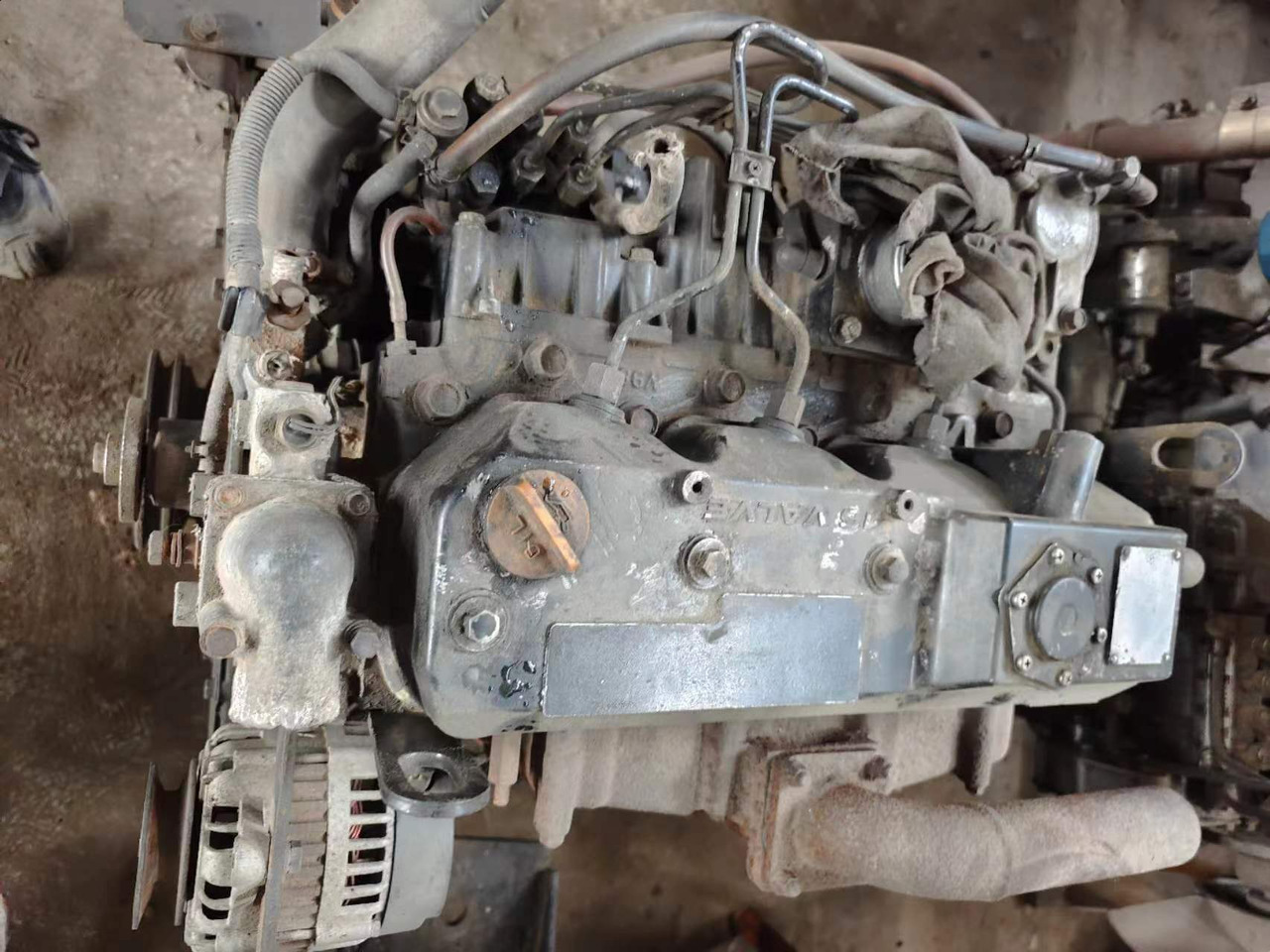 HINO p11c - Motor - Kotrógép: 2 kép. HINO p11c - Motor - Kotrógép: 2 kép.