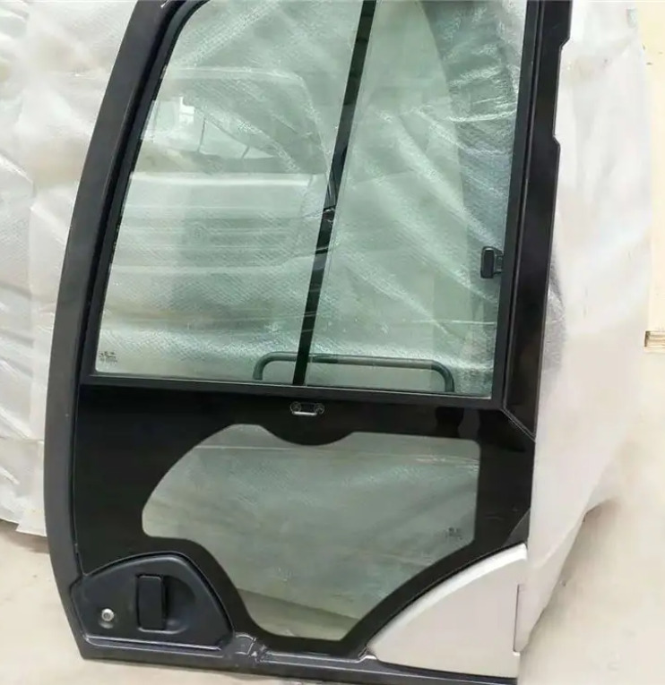 HITACHI EX300-5 - Fülke - Kotrógép: 3 kép. HITACHI EX300-5 - Fülke - Kotrógép: 3 kép.