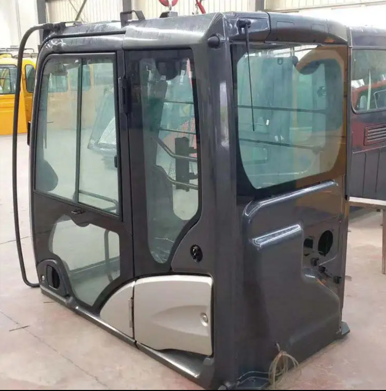 HITACHI EX300-5 - Fülke - Kotrógép: 2 kép. HITACHI EX300-5 - Fülke - Kotrógép: 2 kép.