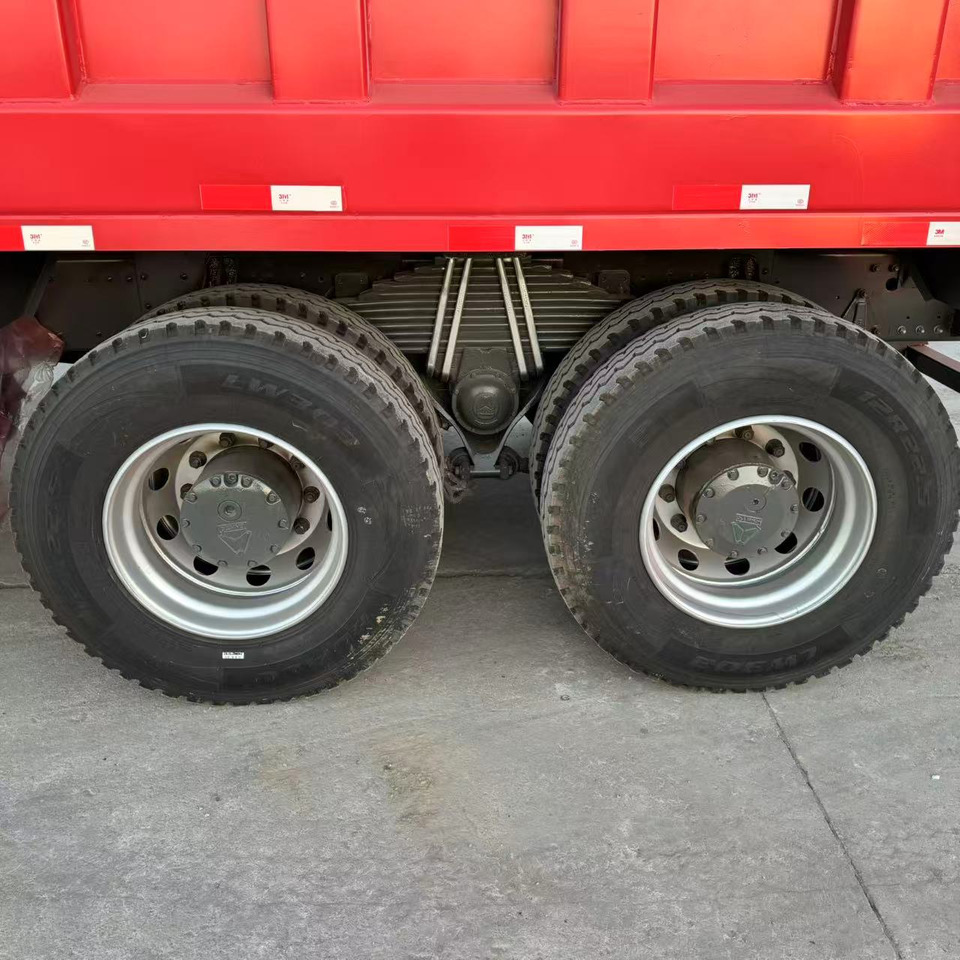 HOWO 371 6*4 - Billenőplatós teherautó: 5 kép. HOWO 371 6*4 - Billenőplatós teherautó: 5 kép.
